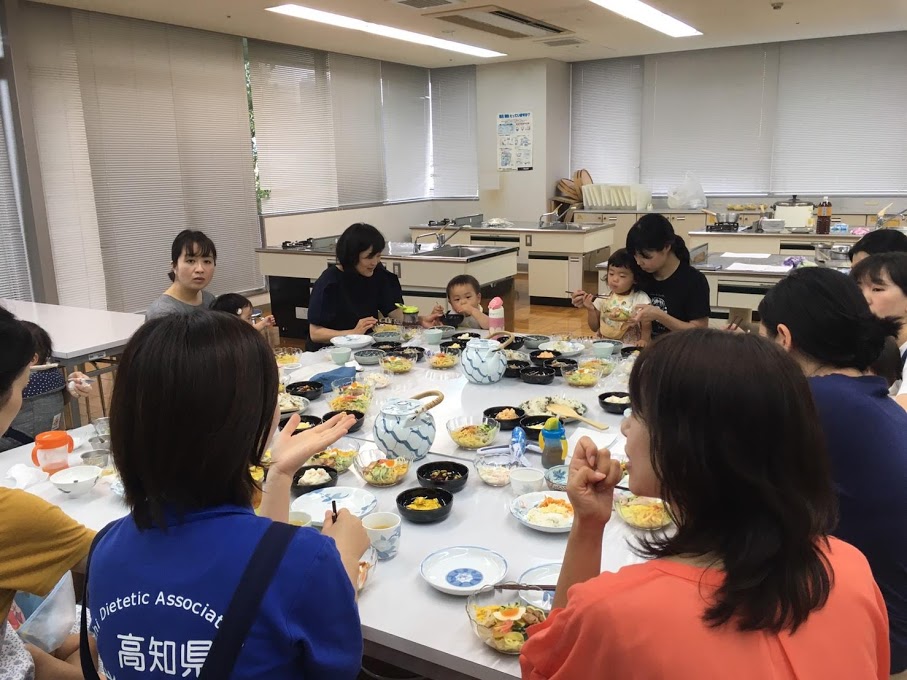 ローソンの冷し中華 ローソンセレクトのアレンジレシピ試食体験会 ローソン高知ママクラブ